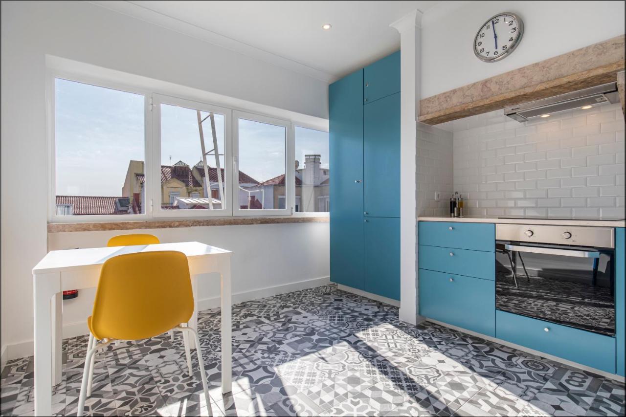 Lovelystay - Sunny 1Bdr Apartment W/Terrace Lisbon Luaran gambar