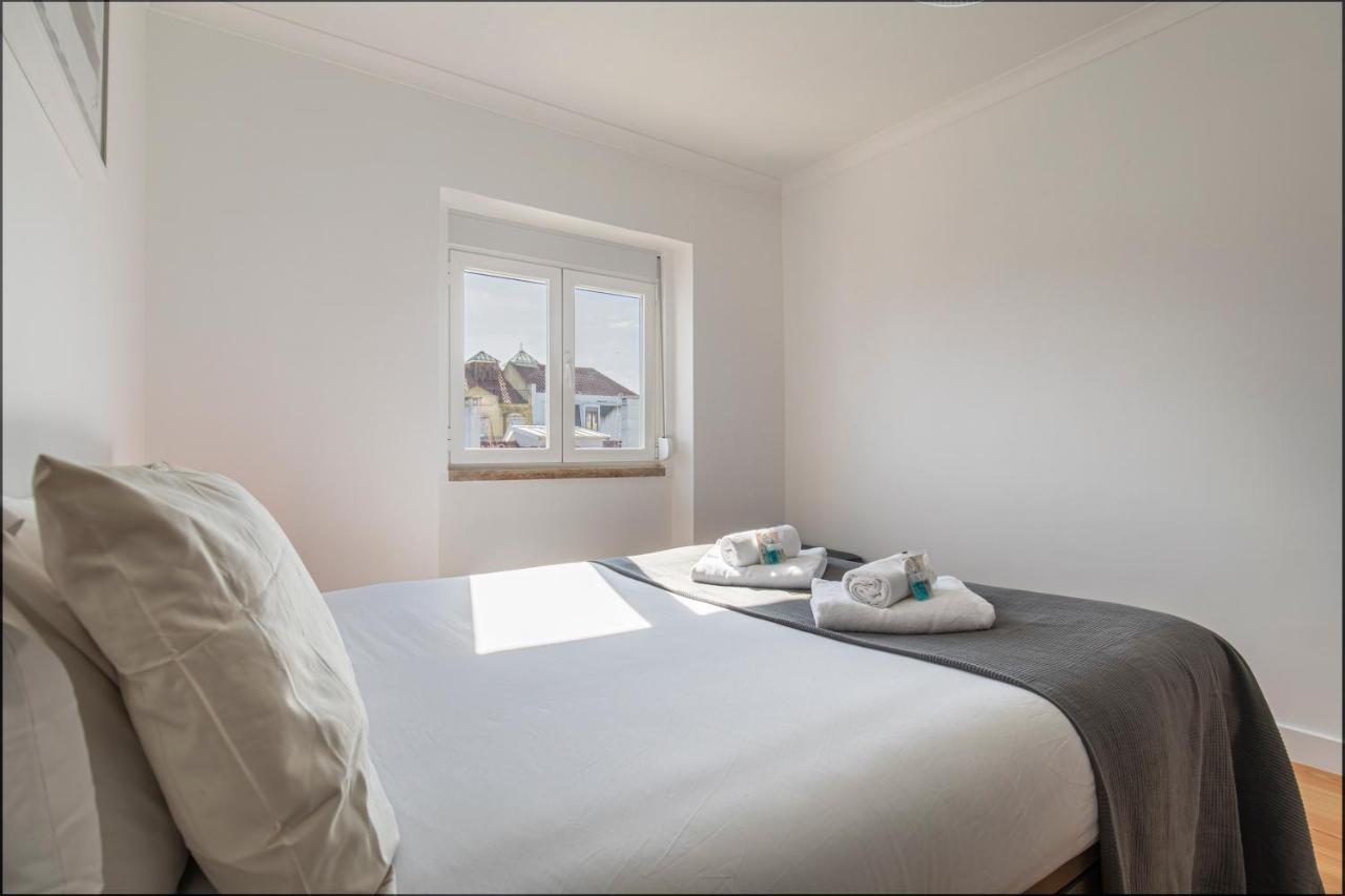 Lovelystay - Sunny 1Bdr Apartment W/Terrace Lisbon Luaran gambar