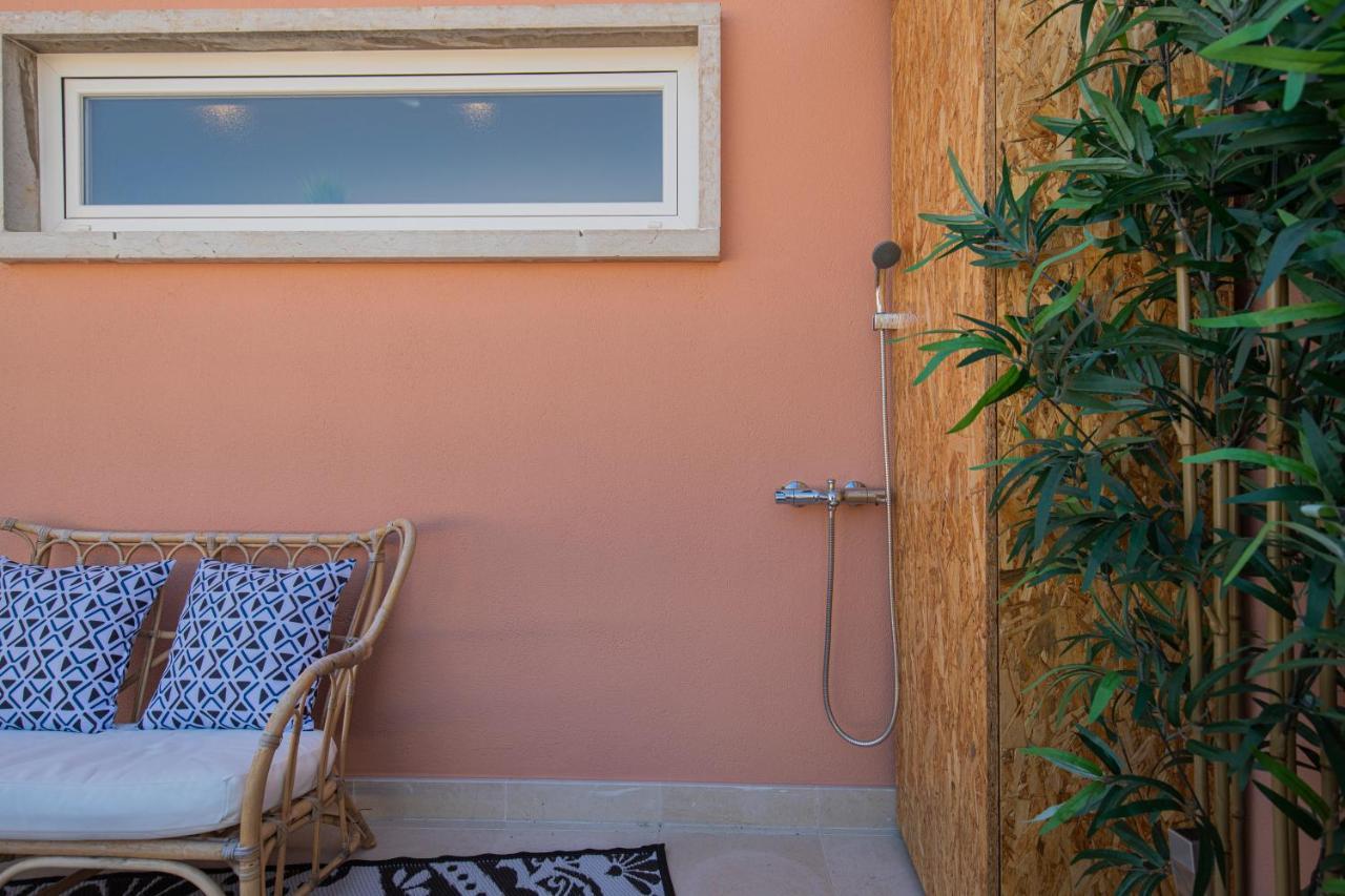 Lovelystay - Sunny 1Bdr Apartment W/Terrace Lisbon Luaran gambar