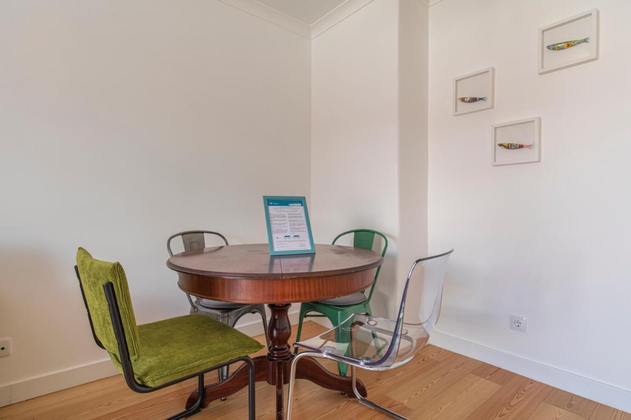 Lovelystay - Sunny 1Bdr Apartment W/Terrace Lisbon Luaran gambar