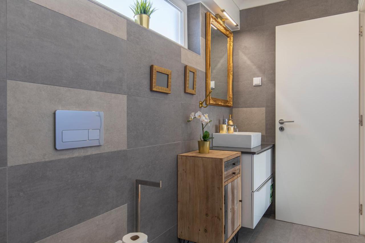 Lovelystay - Sunny 1Bdr Apartment W/Terrace Lisbon Luaran gambar