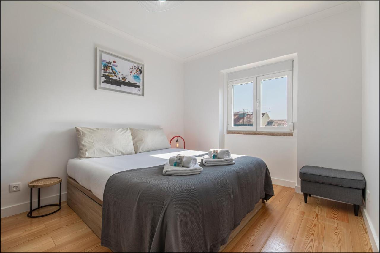 Lovelystay - Sunny 1Bdr Apartment W/Terrace Lisbon Luaran gambar