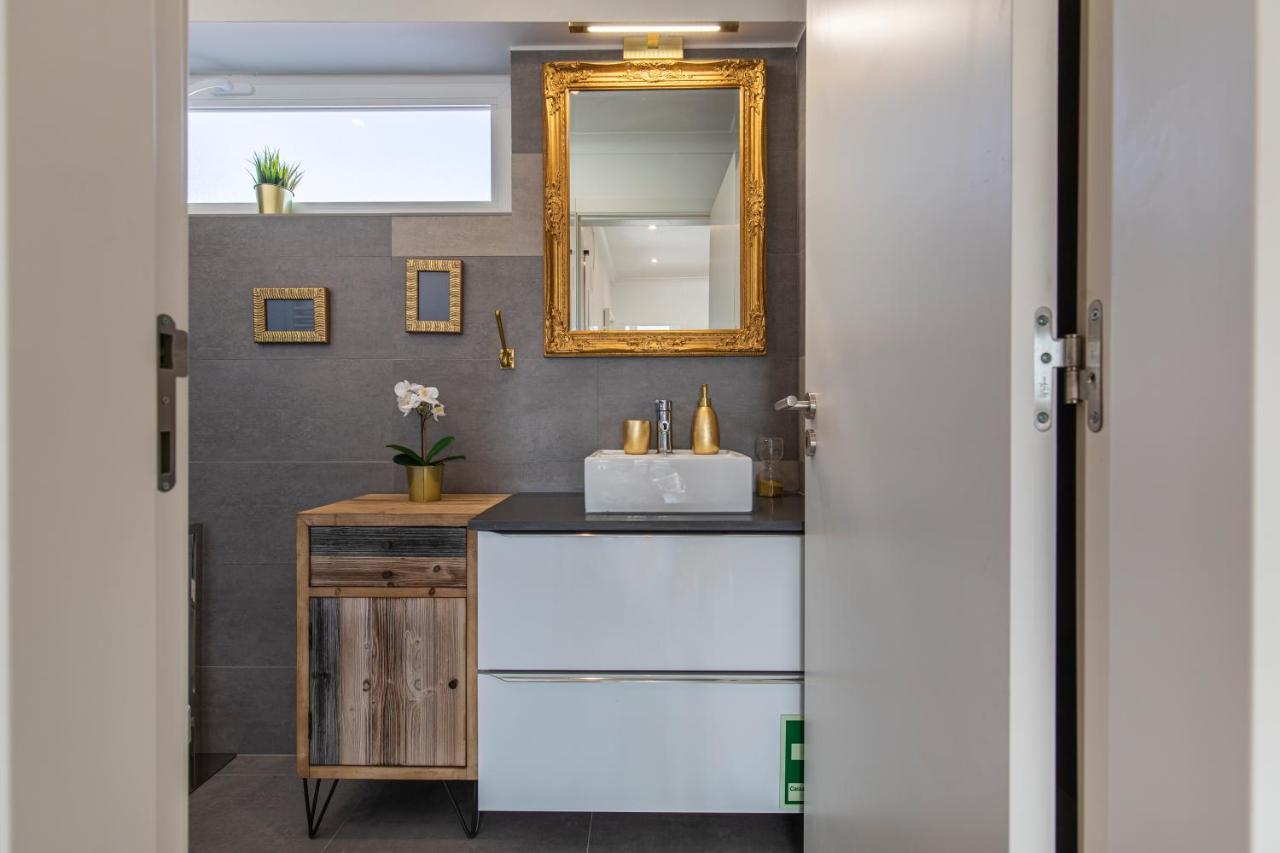 Lovelystay - Sunny 1Bdr Apartment W/Terrace Lisbon Luaran gambar