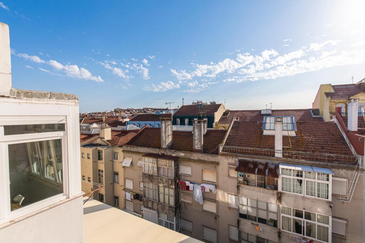 Lovelystay - Sunny 1Bdr Apartment W/Terrace Lisbon Luaran gambar
