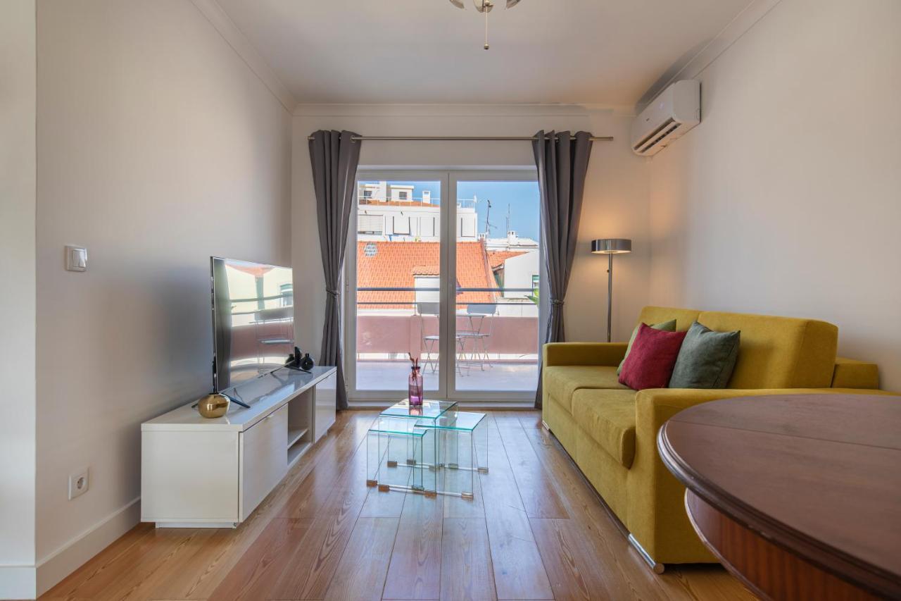 Lovelystay - Sunny 1Bdr Apartment W/Terrace Lisbon Luaran gambar