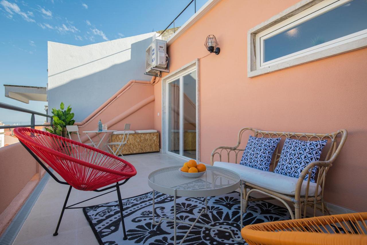 Lovelystay - Sunny 1Bdr Apartment W/Terrace Lisbon Luaran gambar
