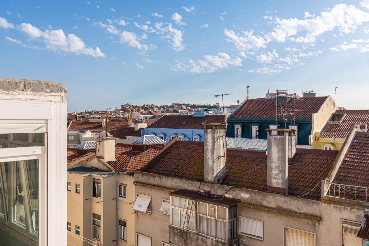 Lovelystay - Sunny 1Bdr Apartment W/Terrace Lisbon Luaran gambar