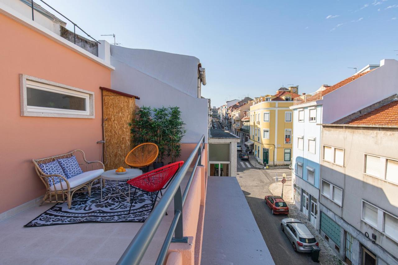 Lovelystay - Sunny 1Bdr Apartment W/Terrace Lisbon Luaran gambar